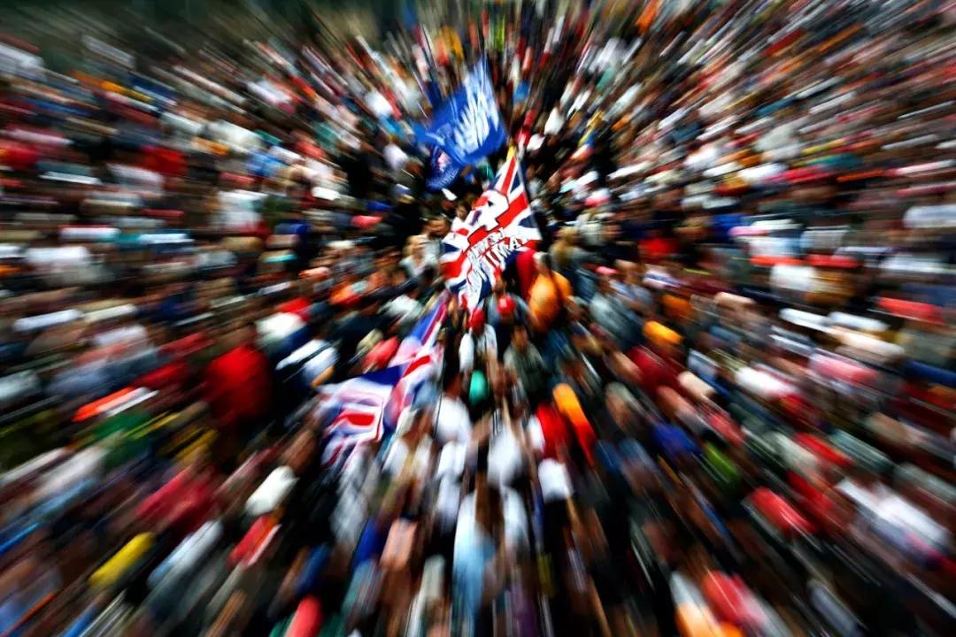 汉密尔顿夺f1英国站冠军 (f1英国大奖赛汉密尔顿爆胎夺冠)