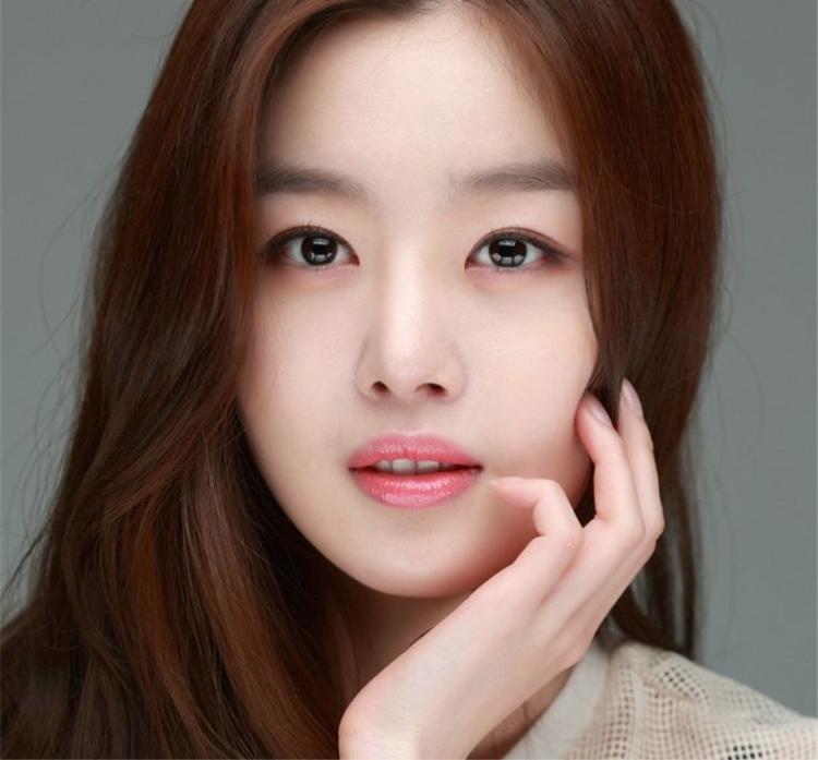 化妆初学口红推荐哪个,初学化妆用什么颜色的口红