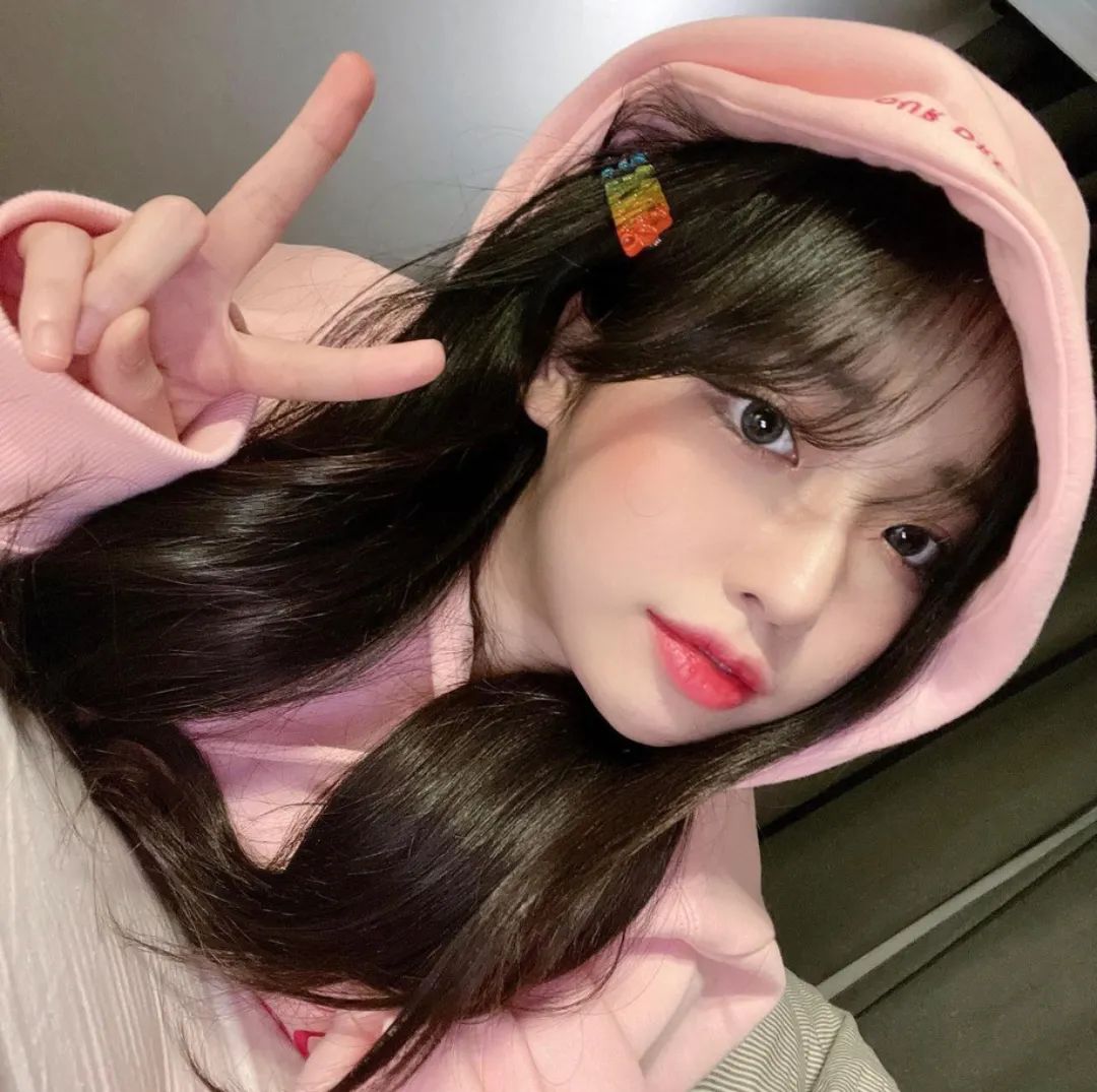 韩国女孩很会化妆,韩国东大门头饰