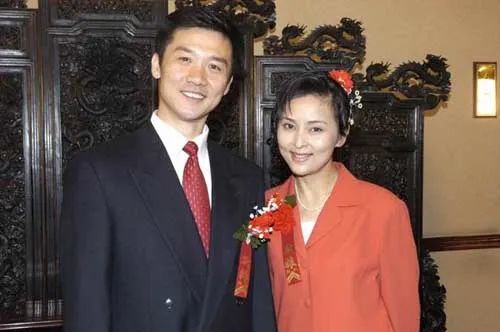 抛弃“最美琼女郎”，被陈道明提携，离婚9年又翻红：好狠一男的