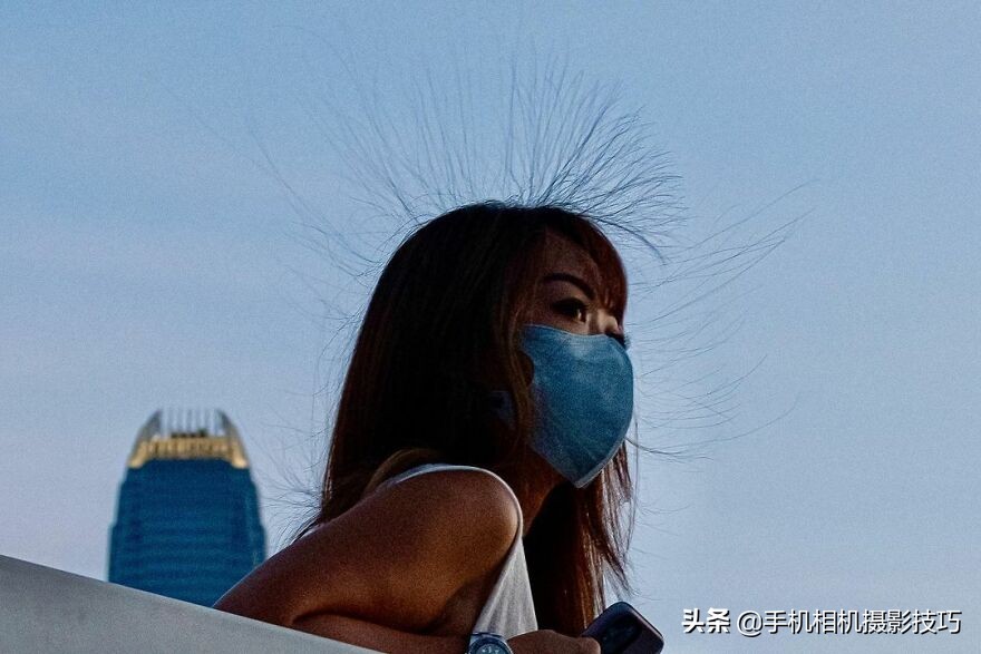 他被称为香港街拍之王：每一张照片都难以复制，诀窍在哪？