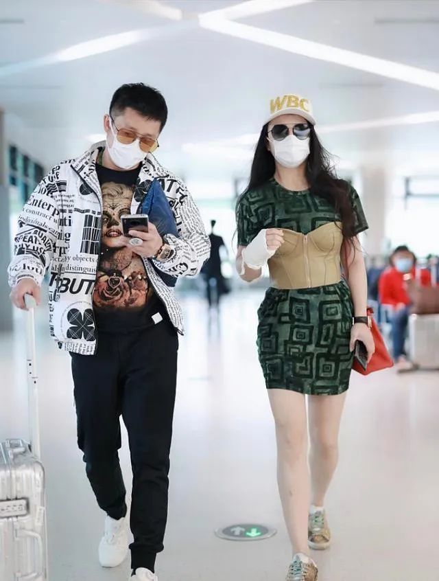 冉莹颖惊艳高腰裙,霍思燕和冉莹颖穿束腰装