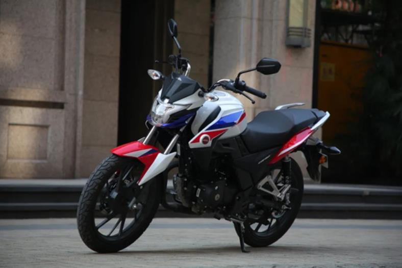 新大洲本田最新款150cbf150u配置,新大洲本田战龙150和cbx150哪个好