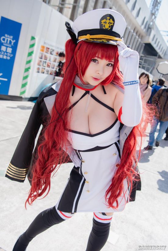 上围塞满整个衣服肉感十足的日本萌系小姐姐