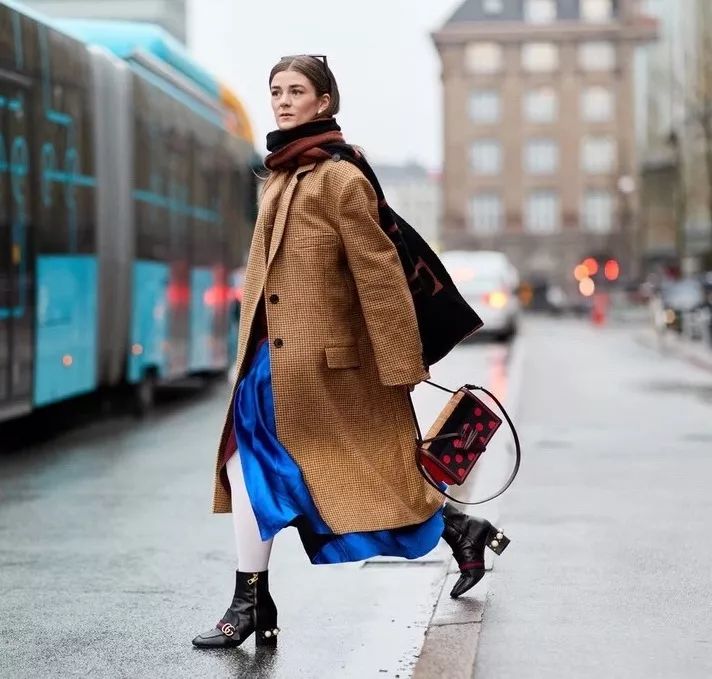 时尚轻奢感明星系列羊羔绒围巾,最潮的围巾的15种戴法超级实用