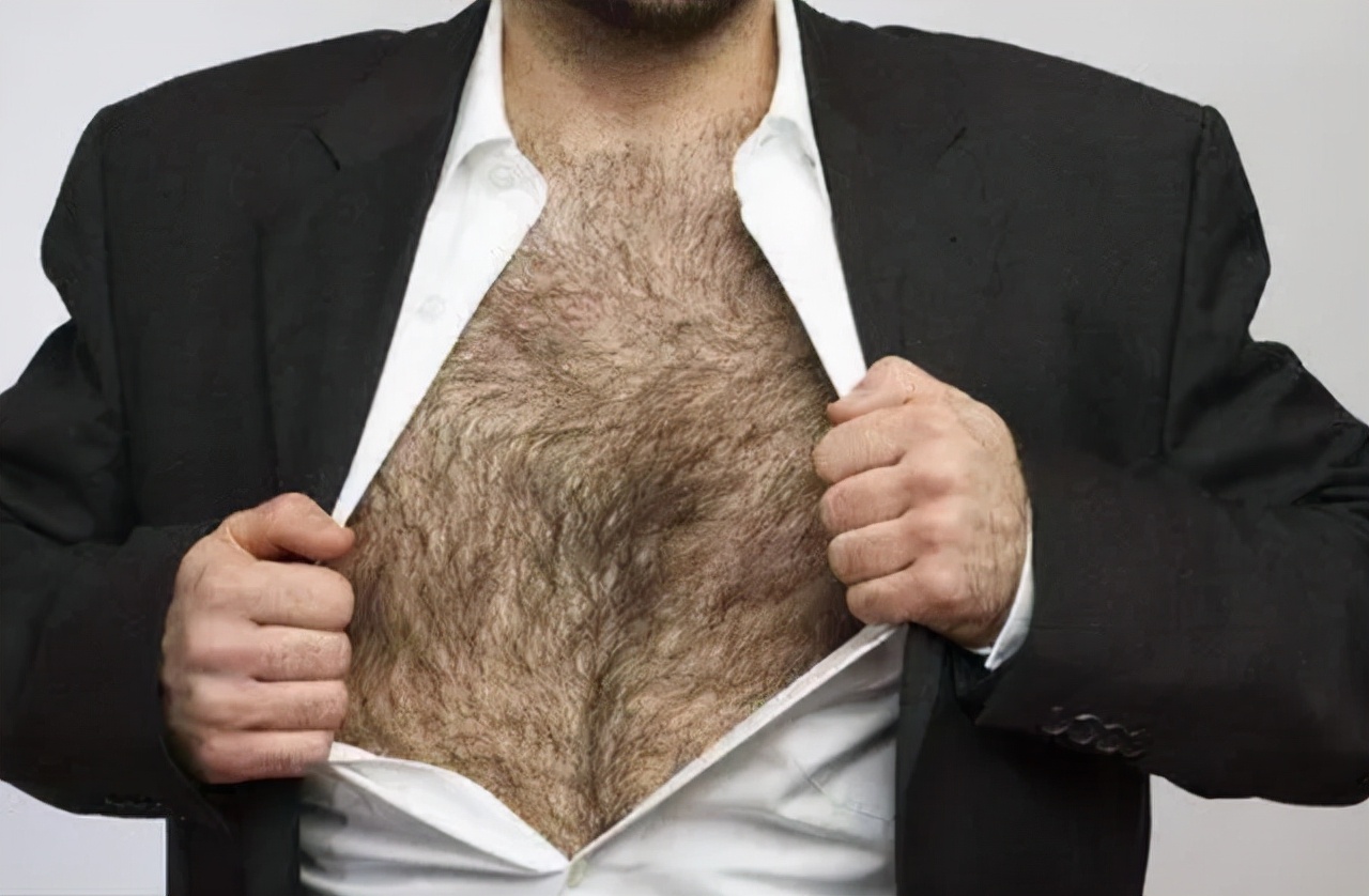 男胸部长毛什么原因引起的,男生胸部长毛是什么原因造成的