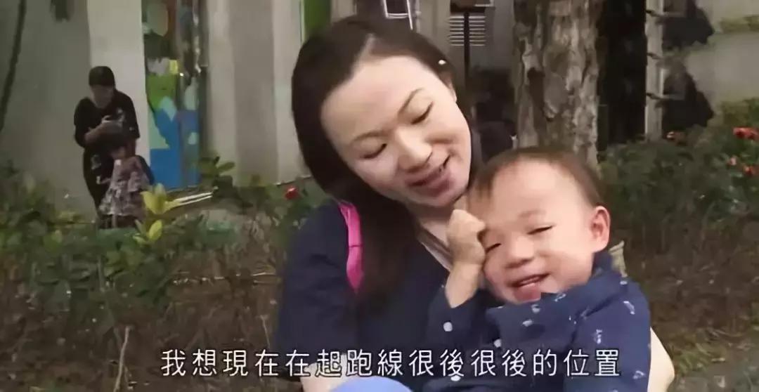 棣欐腐瀛╁瓙璧㈠湪璧疯窇绾夸笂,棣欐腐灏忓璧㈠湪璧疯窇绾夸笂