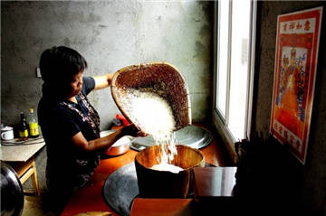 农家糍粑香味浓,桂花糯糍粑