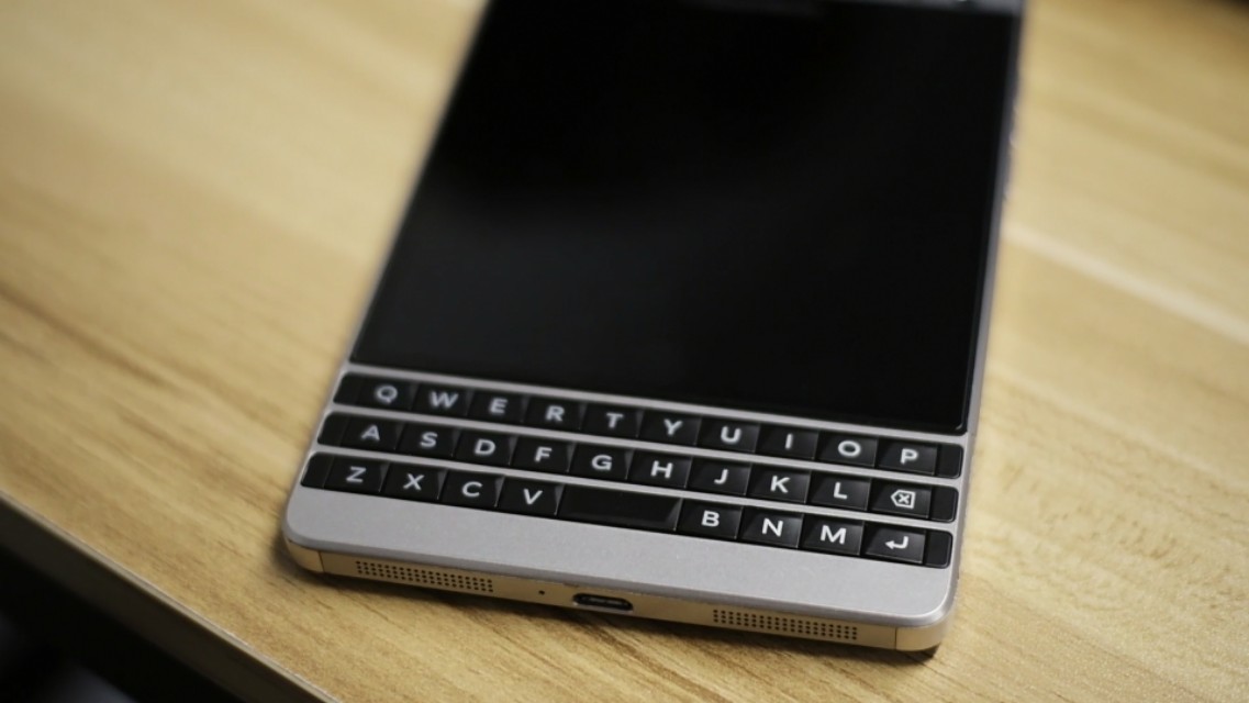 黑莓最新键盘机,黑莓classic2024