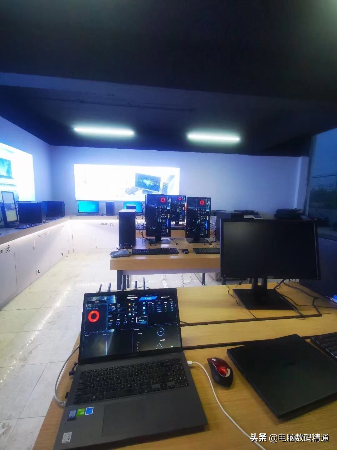 电脑实体店利润有多少,电脑实体店靠什么盈利