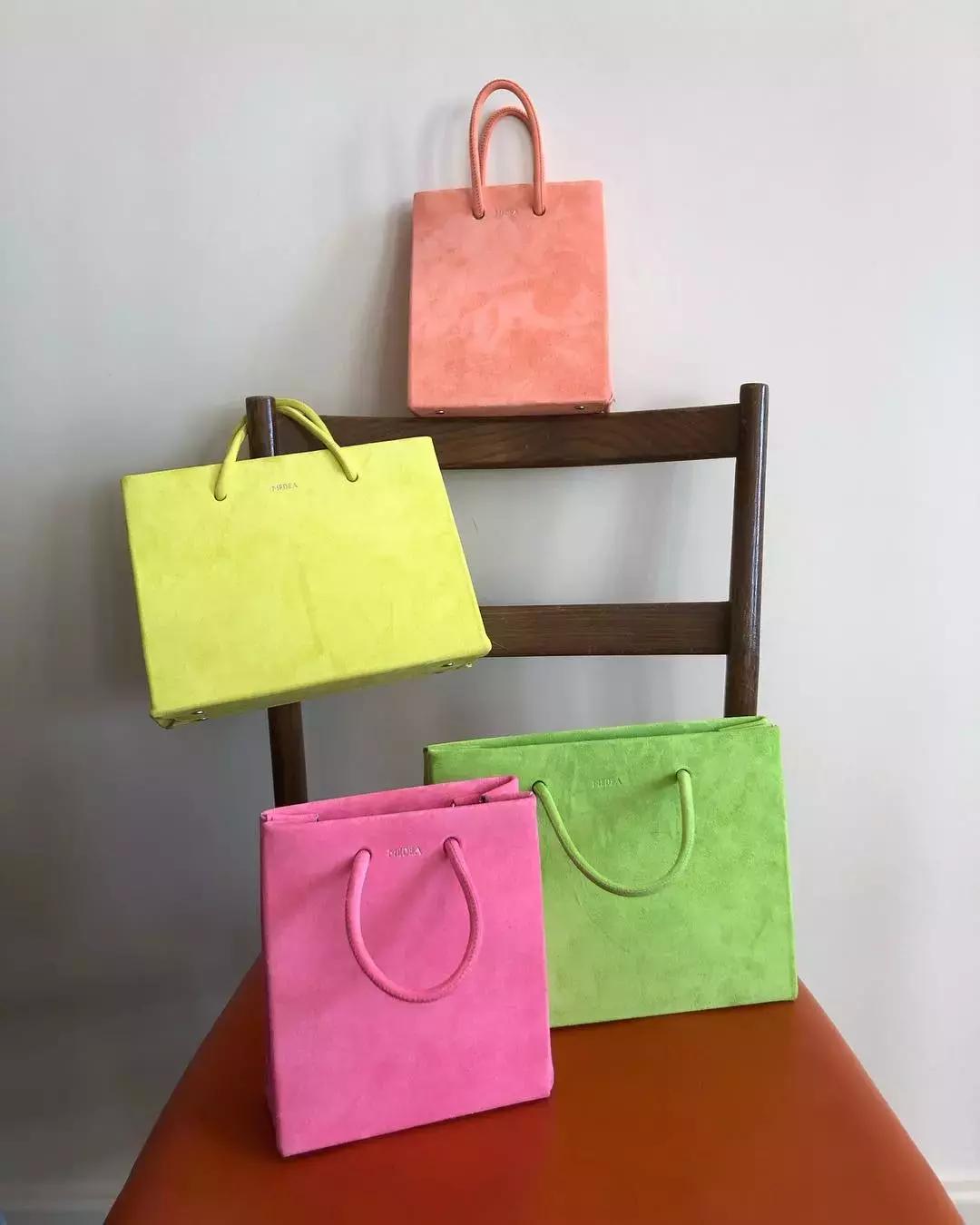 女明星背什么小众包,女明星背超便宜的包