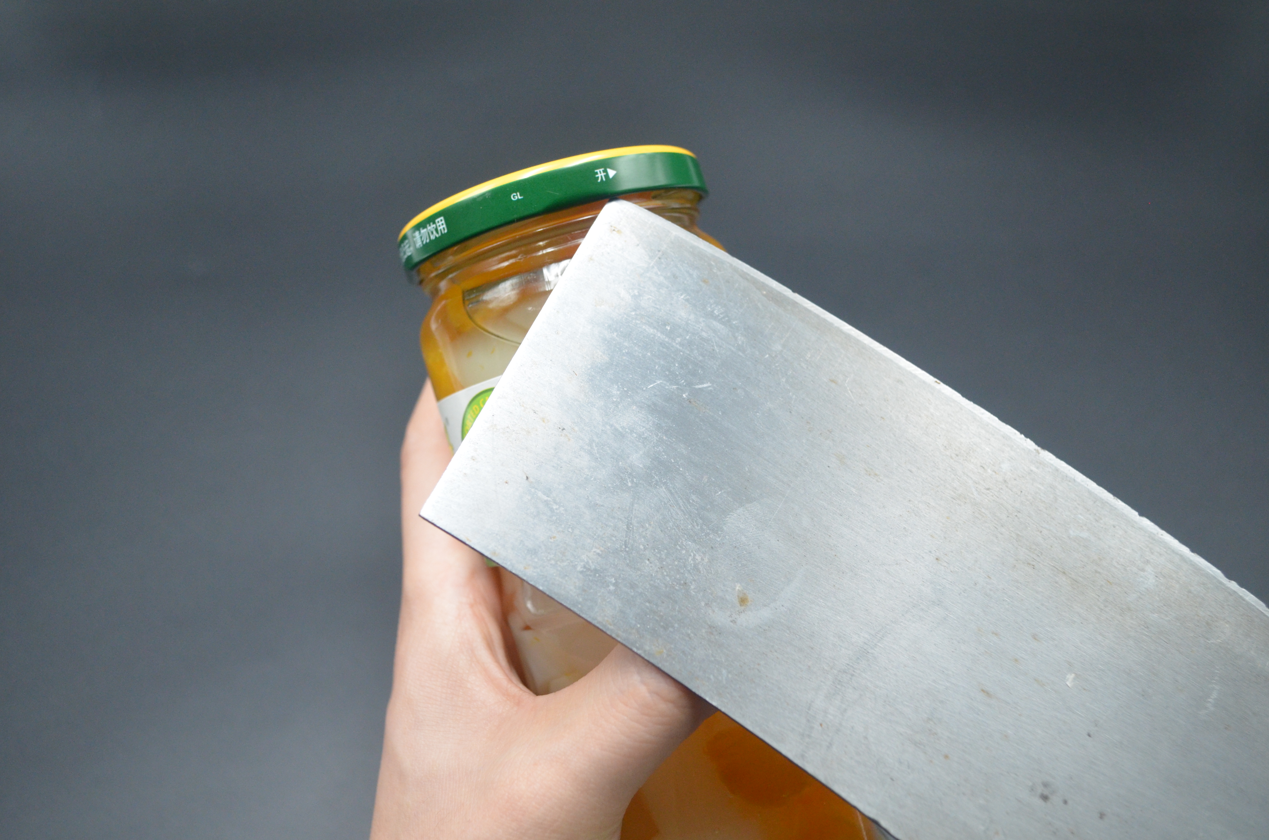 罐头瓶盖上的机关,罐头瓶盖打不开小妙招