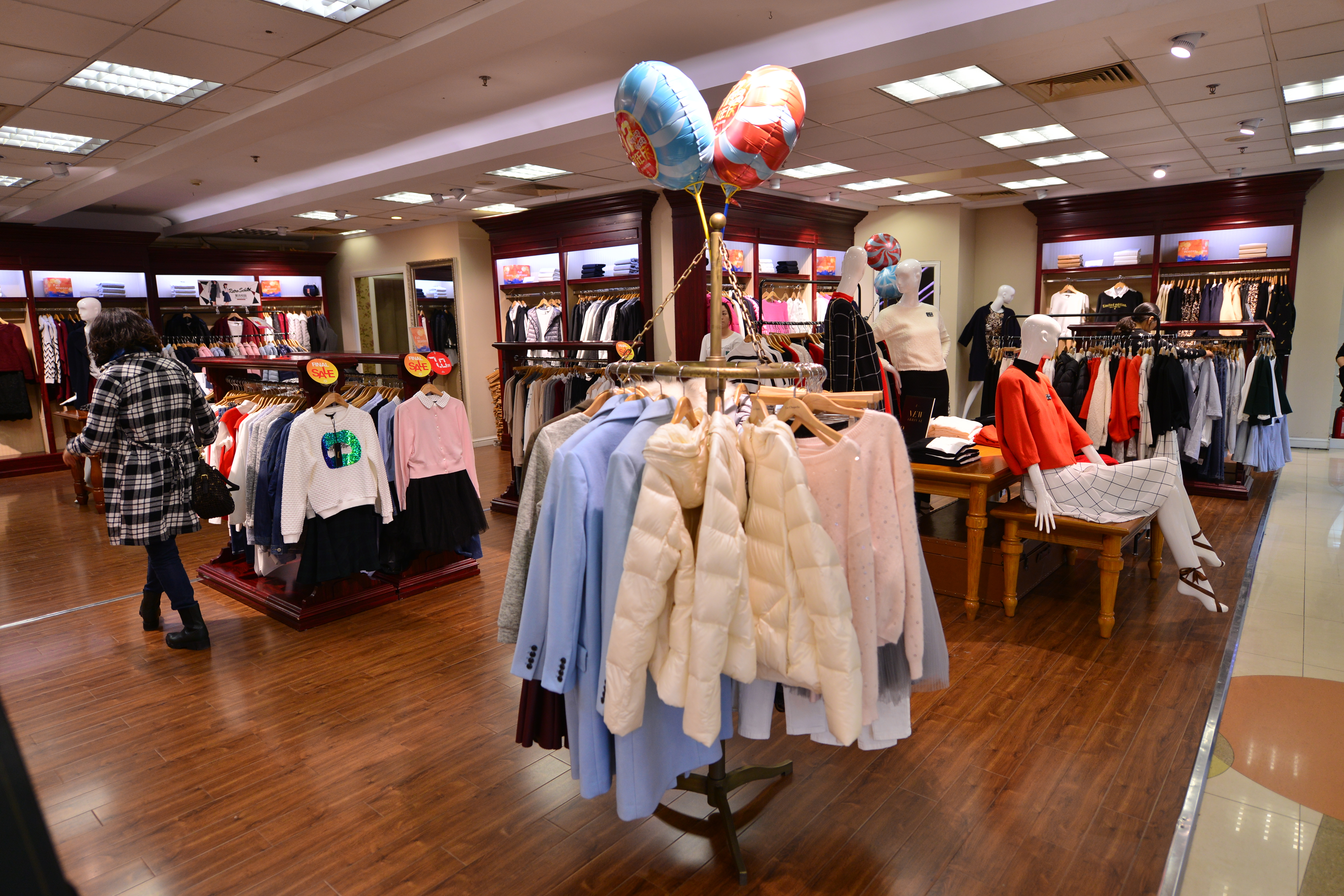 巨亏6亿关店,zara宣布关店千余家