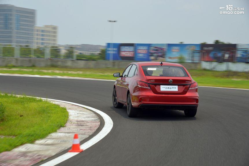 名爵6手动高铁版测试,试驾新名爵6见证6秒破百