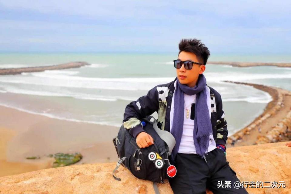 比舍万沙夫更美的“蓝城”，大西洋的风就在耳边吹过，还可以吸猫