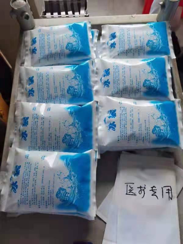 有了降温马甲，妈妈再也不用担心我中暑了番禺区中心医院“新蕊”志愿队为外出核酸采样队助力