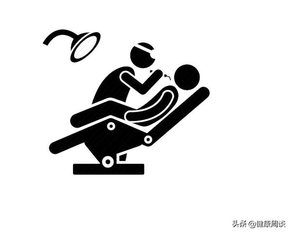 牙齿缝里有泥巴是怎么回事,牙齿缝里有黑渍怎么办