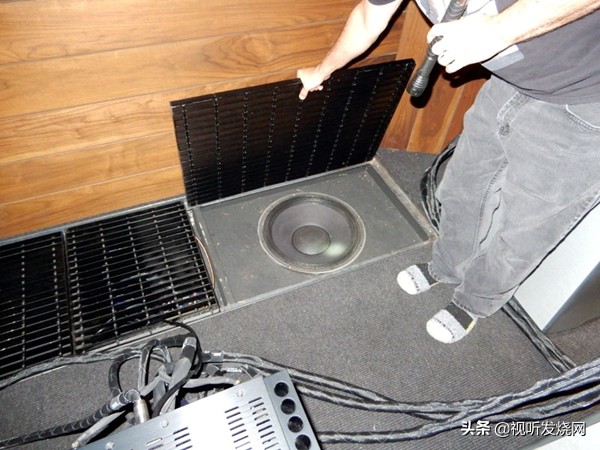 一切都是“最好的”：山谷里的AV乐园