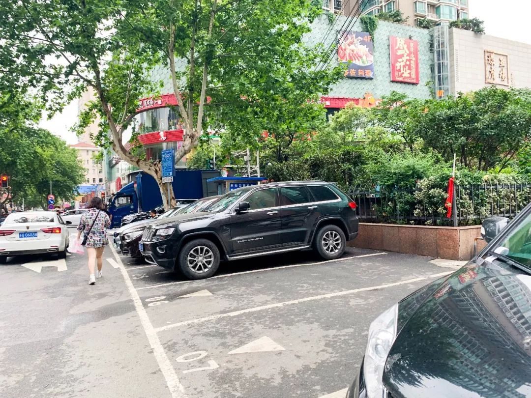 在南京月薪一万的工作,月薪1万5真的养不起车吗