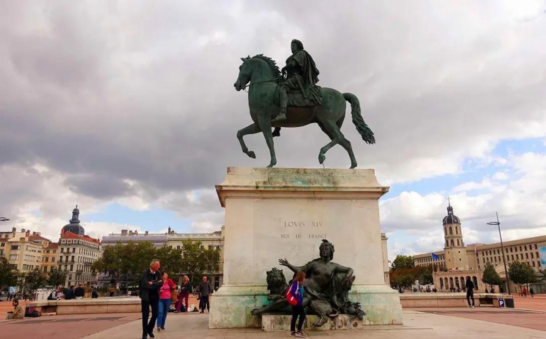 去法国旅行的小镇,浪漫的法国之旅旅游攻略