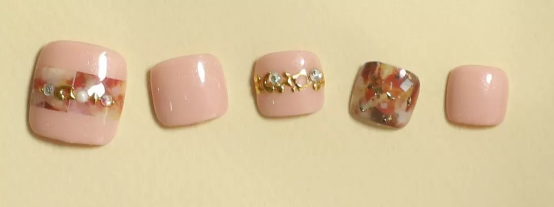 秋冬美甲小红书,美甲推荐中款ins