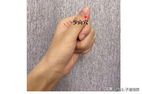 慢性咽炎咳不出咽不下，手把手教你5步按摩，简单易学的好方法