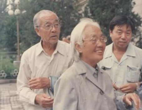 左权女儿彭总养女，以优异成绩考入哈军工，政审没通过，陈赓怒了