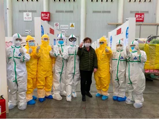 硬核圈粉小护姐表白汉警小哥,小护姐表白中国警察