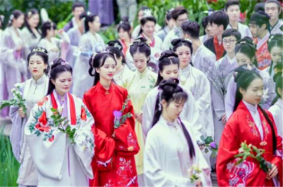 从JK制服到汉服，年轻人圈子有多乱？