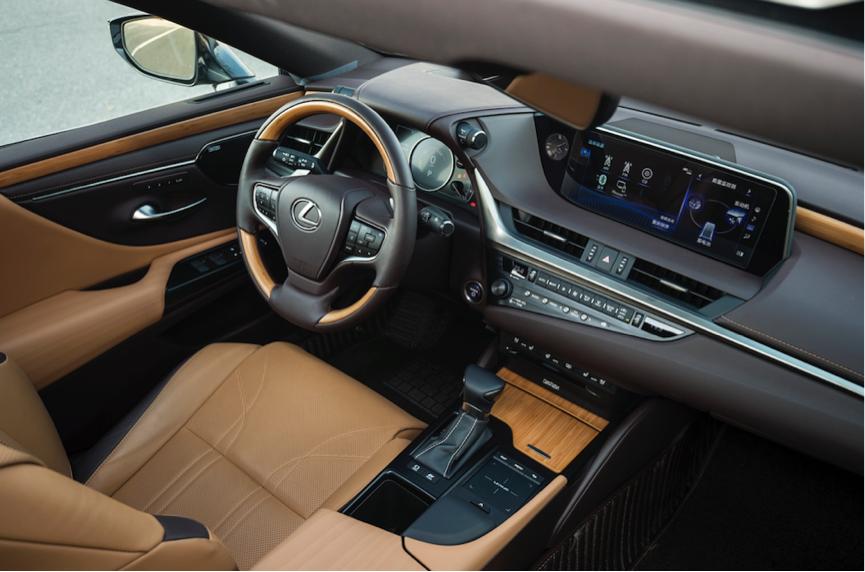 雷克萨斯es300h对比奔驰e,雷克萨斯es300h和奔驰e级