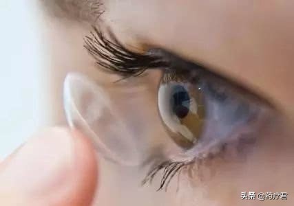 15岁女孩眼睛里长虫子,成年人眼睛长了虫子