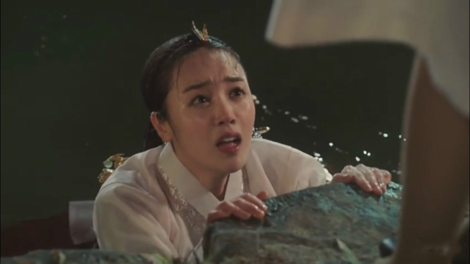 皇后的品格渣皇去世,皇后的品格皇后手撕渣皇