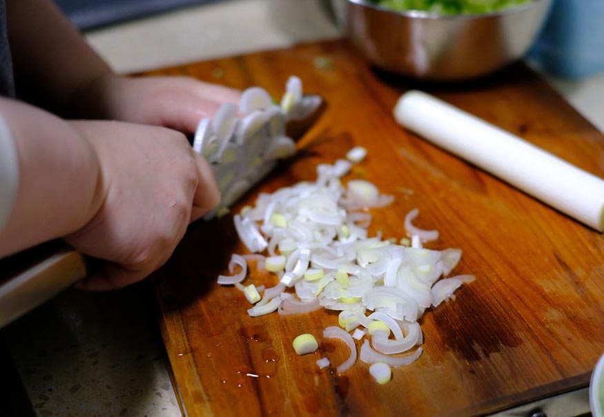 川菜大师教的葱香牛肉面，香辣过瘾，比麻辣小面更好吃