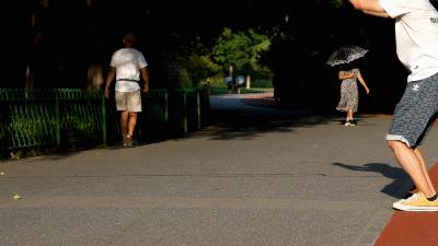 美国阿迪感到了压力！中国战狼刀锋鞋负重前行，国产跑鞋弯道超车