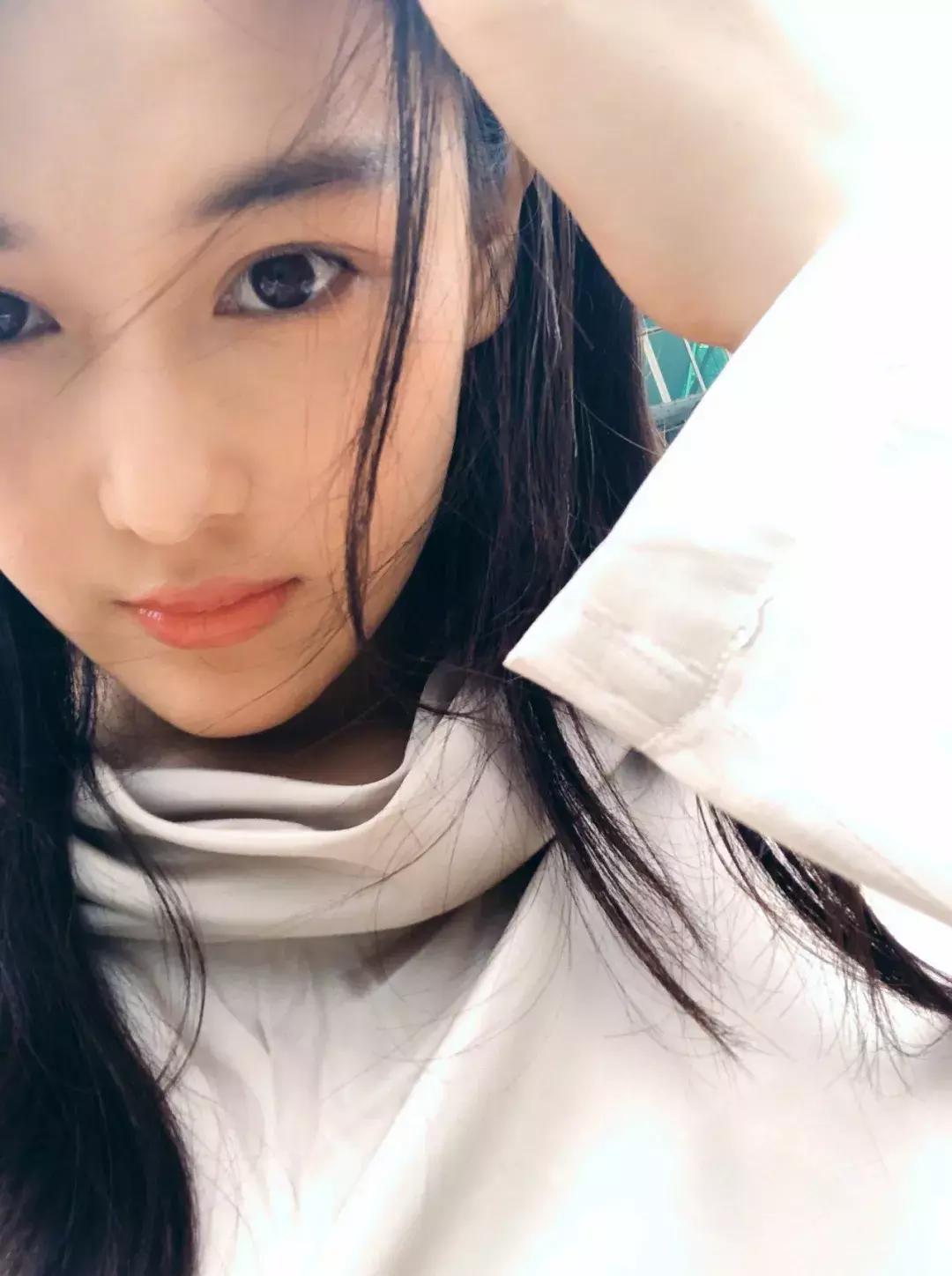 张馨予短发又飒又美,军嫂张馨予短发造型又a又飒