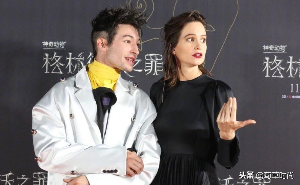 男人骚起来不管女人事！E妹踩高跟穿胸衣演绎性感，不料*袜丝**破了