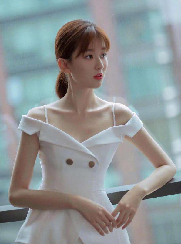 戚薇综艺节目被吓到,乔欣戚薇睫毛增长液原视频