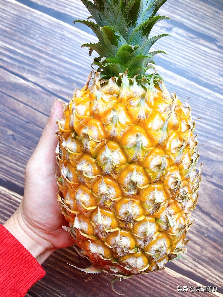 菠萝不用蘸盐水可以直接吃么,菠萝不辣嘴的方法