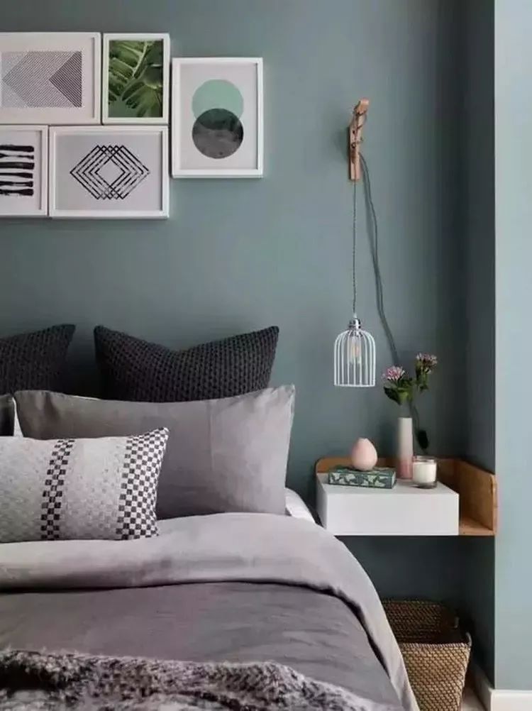 床头柜怎么收纳最合理不是抽屉,床头放不下床头柜怎么做收纳