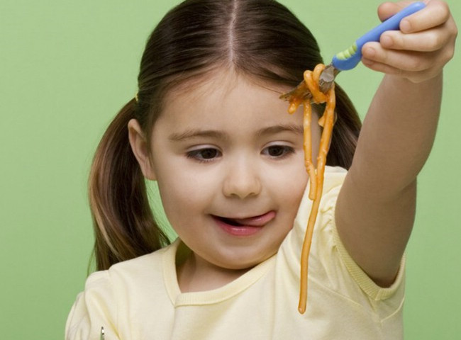 两周岁小孩不吃饭不喝奶怎么办,两岁宝宝不爱吃饭不长身体怎么办