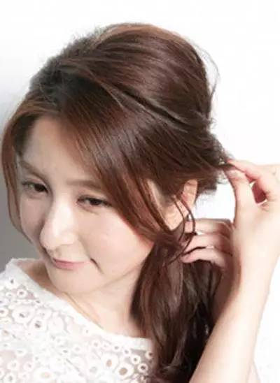 今年流行的侧编发,减龄全编发型