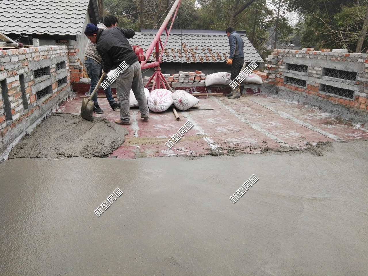 农村自建房屋顶漏水严重如何解决,农村人自建房屋顶盖瓦漏水怎么办