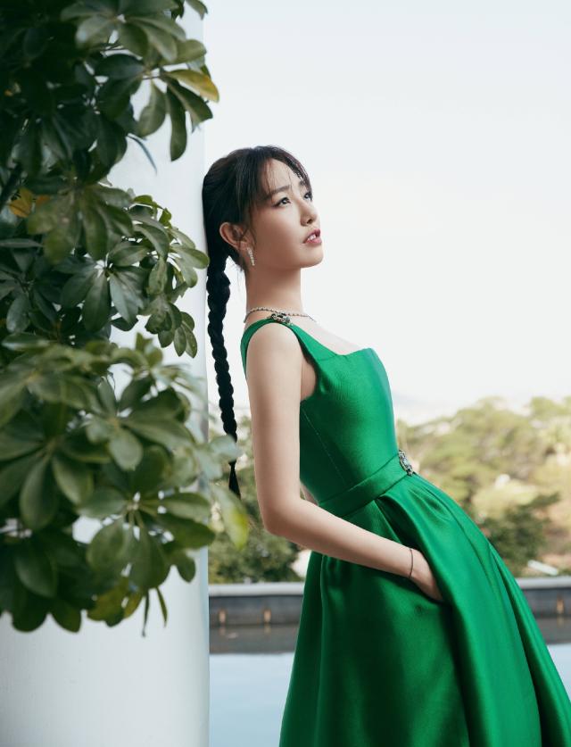 白百何穿红色深v裙子照片,白百何深v黑色裙图片