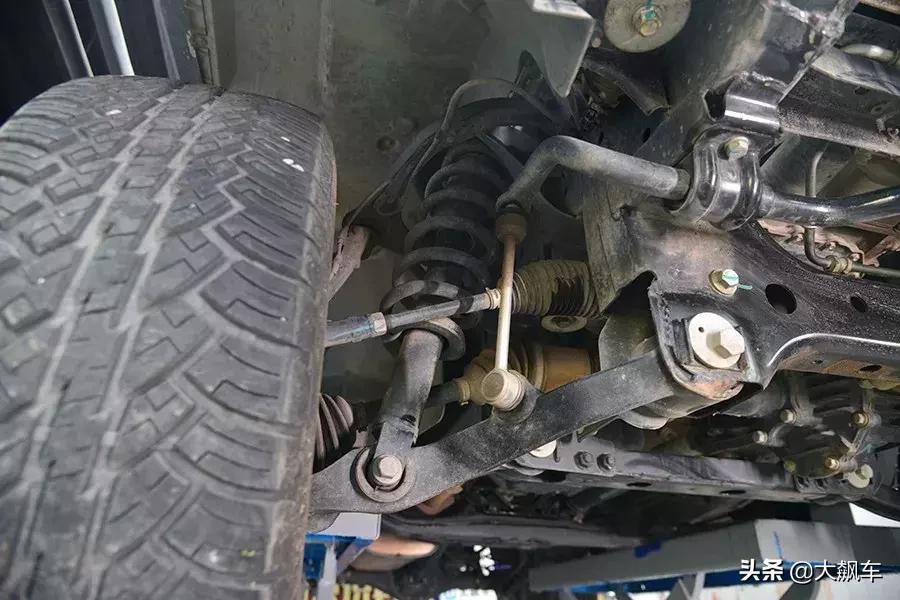 除了锈还漏油，防护不到位，还想出门去越野？