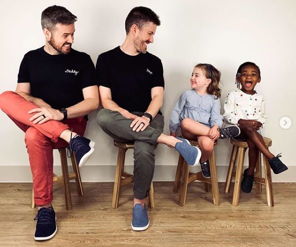 耐克阿迪比较火的鞋,耐克很火的网红鞋