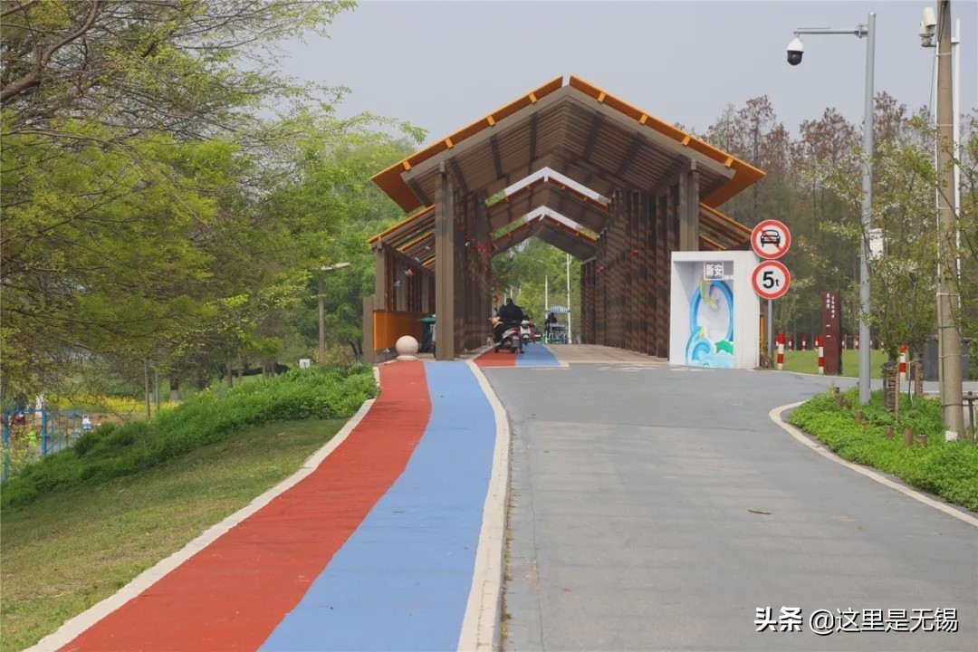 无锡网红打卡地彩虹跑道,无锡古运河健身步道