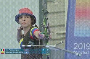 哥伦比亚美少女射箭,哥伦比亚射箭美少女为啥噘嘴