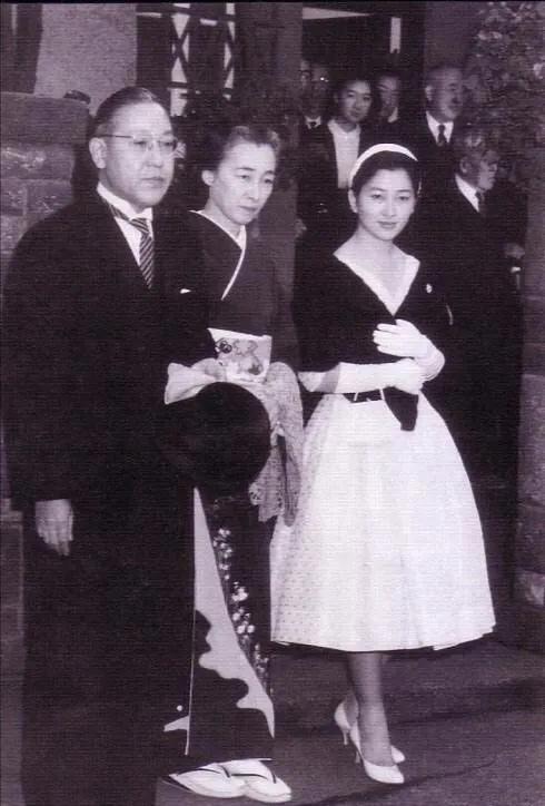 日本平民皇后美智子结局,日本贫民皇后美智子精神病