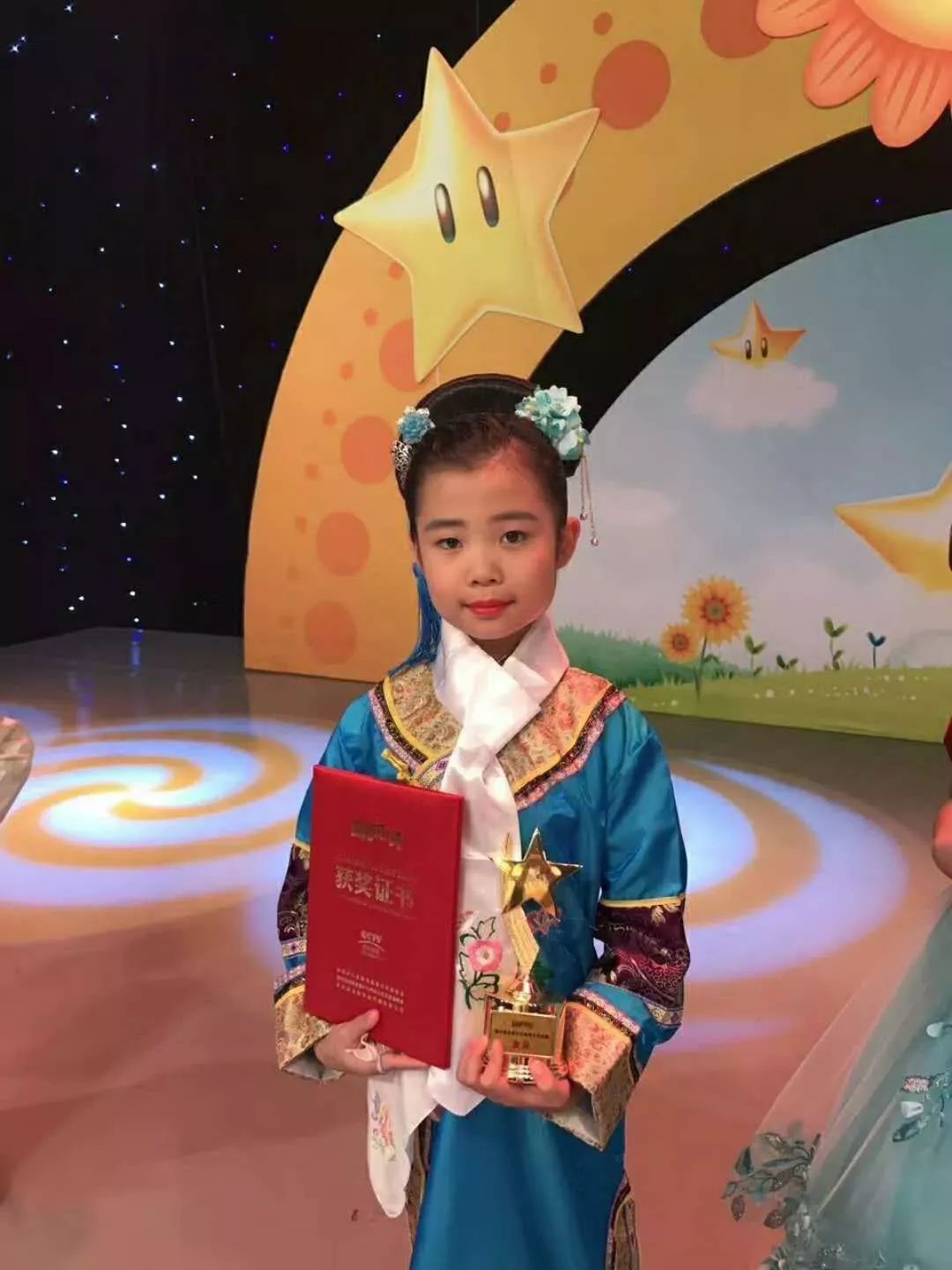 诗歌：阳光女孩