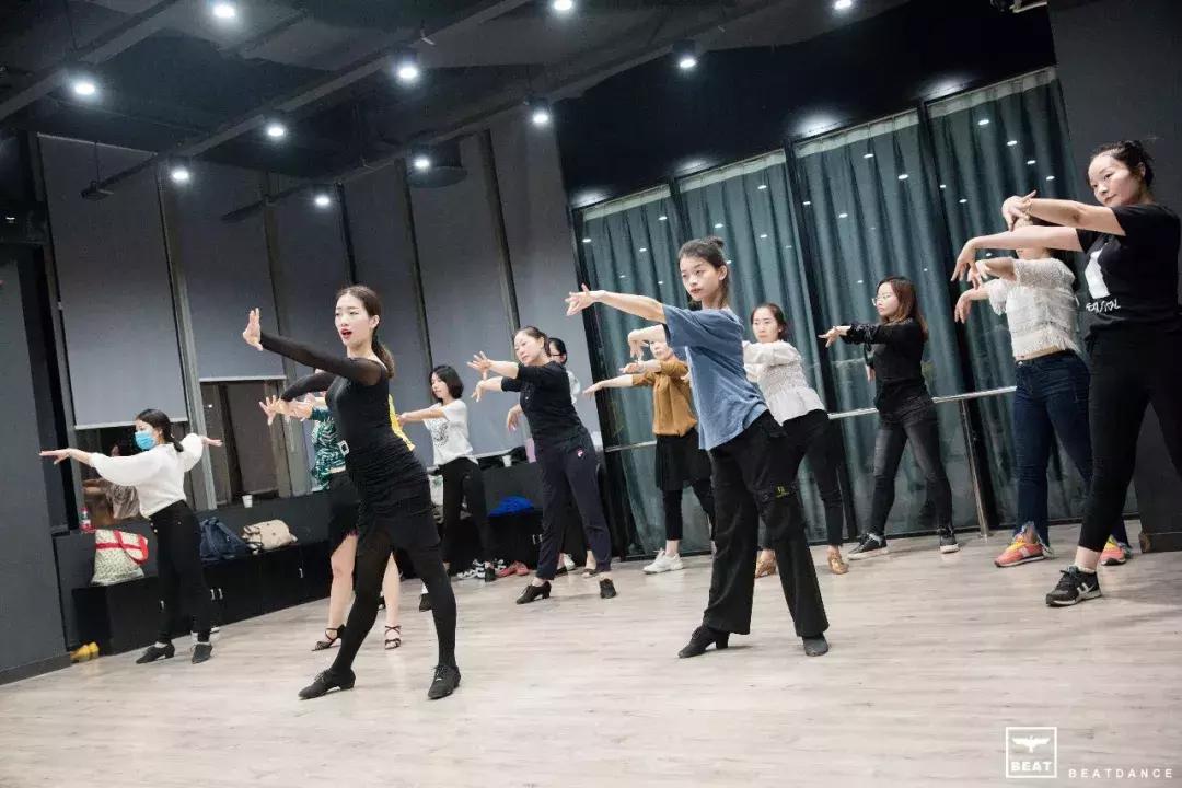 少儿舞蹈基本功干货,hiphop基本功舞蹈教学初级完整版